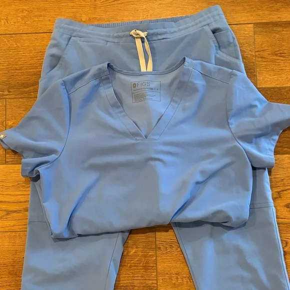 Figs Women’s Scrubs - Picture 6 of 6
